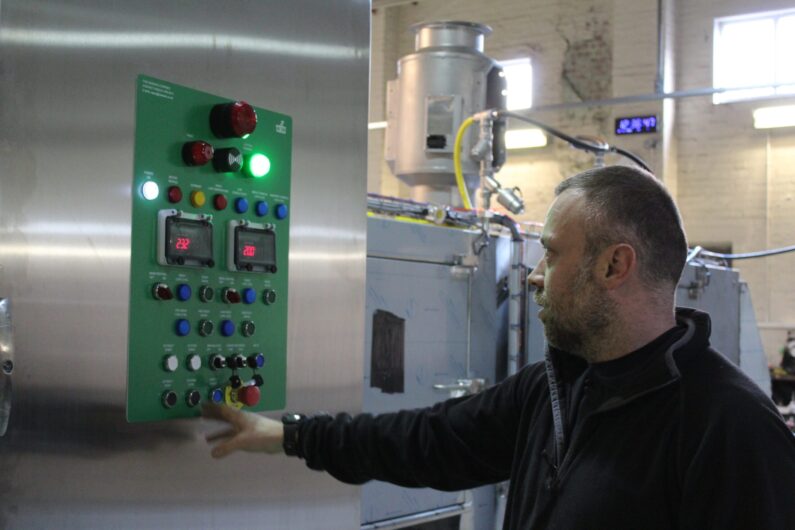 Custom Industrial Cleaning Equipment / washing machines Testing for Global Markets - IWM